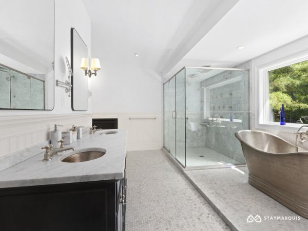 Hamptons Home 1020401