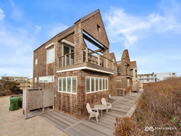 Hamptons Home 1020402