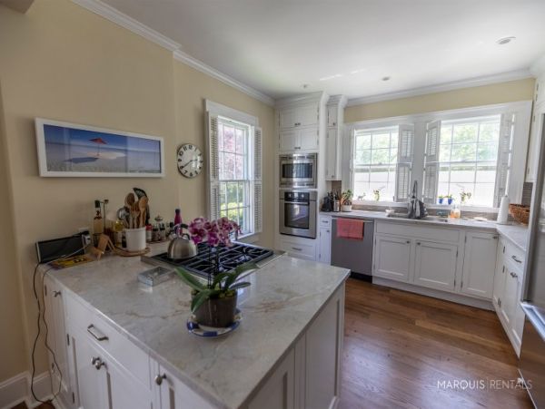 Hamptons Home 1020403