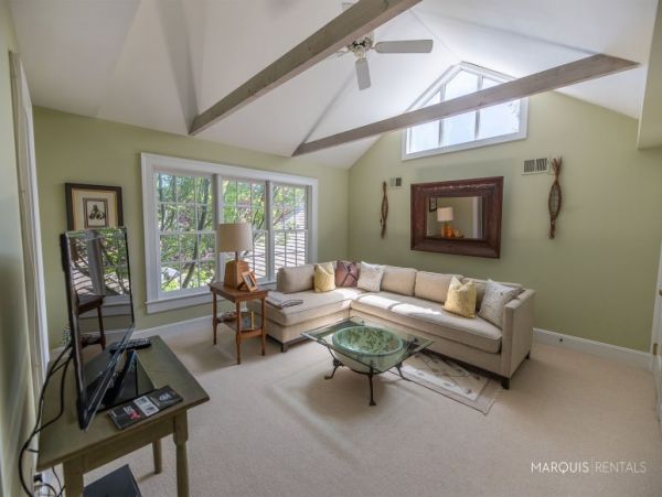 Hamptons Home 1020403