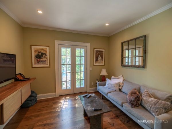 Hamptons Home 1020403