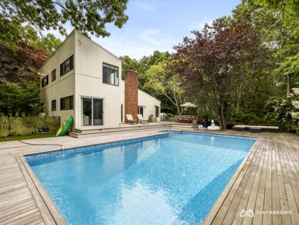 Hamptons Home 1020404