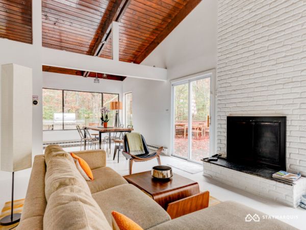 Hamptons Home 1020404