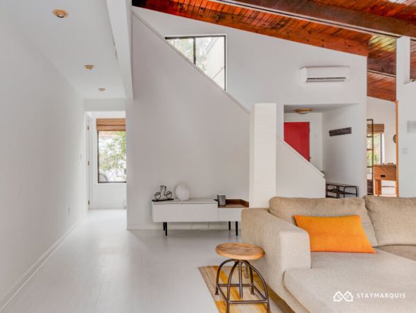 Hamptons Home 1020404