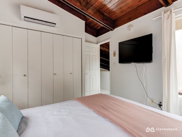 Hamptons Home 1020404