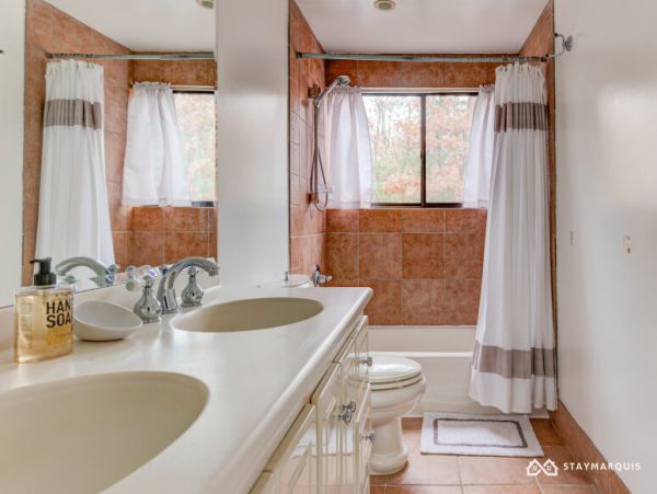 Hamptons Home 1020404