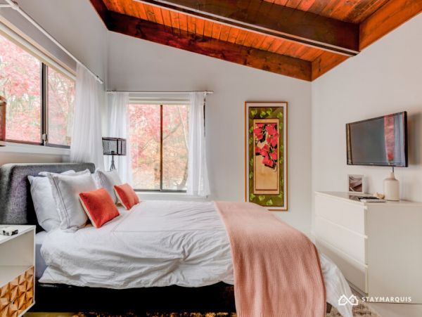 Hamptons Home 1020404