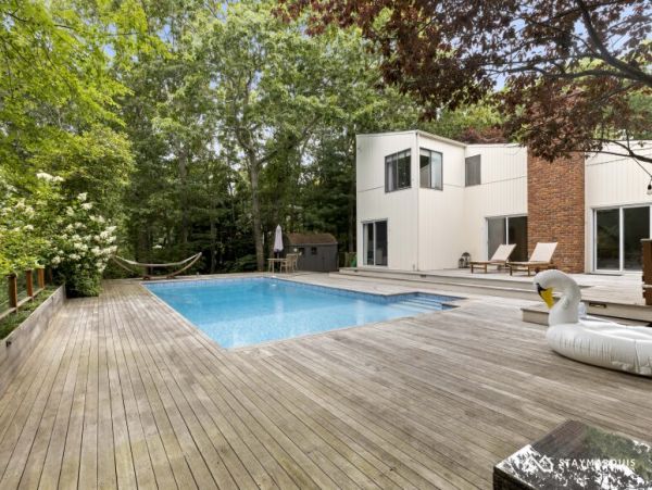 Hamptons Home 1020404