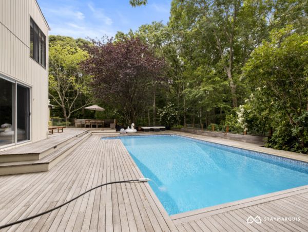 Hamptons Home 1020404