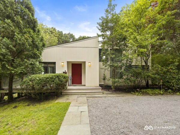 Hamptons Home 1020404