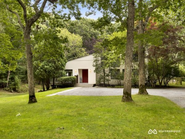 Hamptons Home 1020404