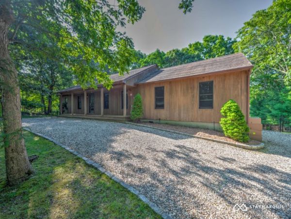 Hamptons Home 1020405