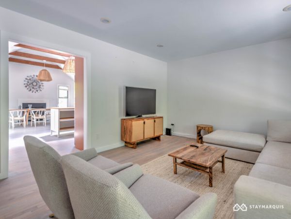 Hamptons Home 1020405