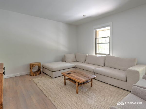 Hamptons Home 1020405