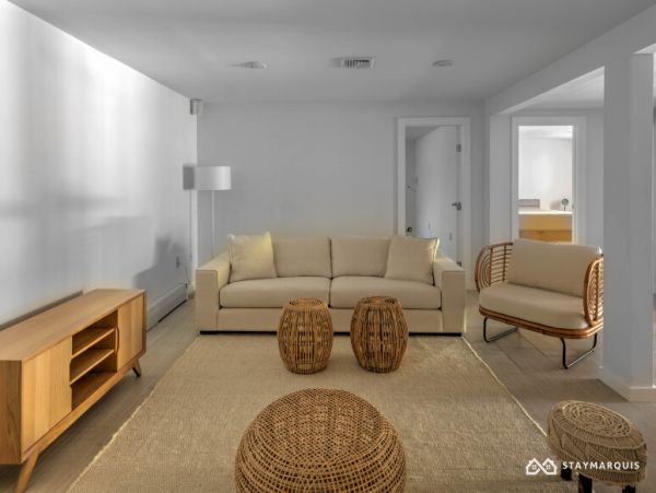 Hamptons Home 1020405