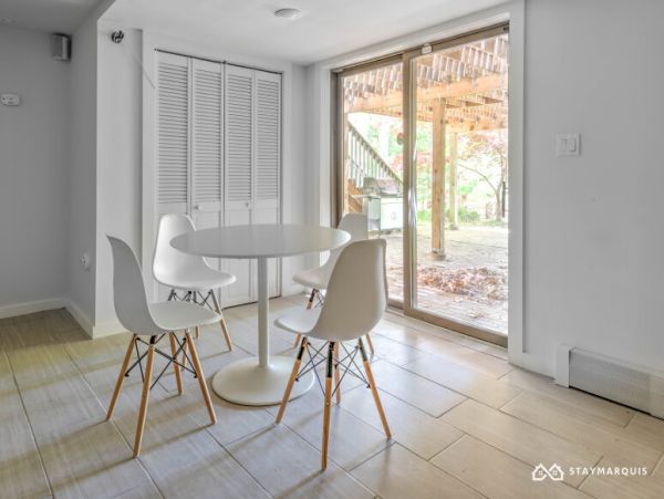 Hamptons Home 1020405