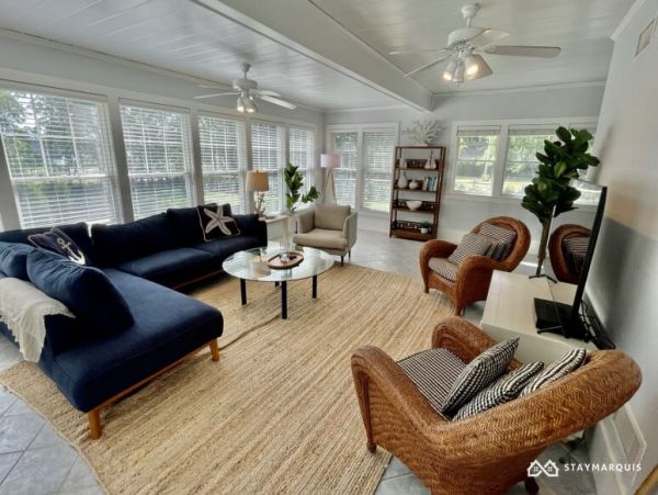 Hamptons Home 1020406