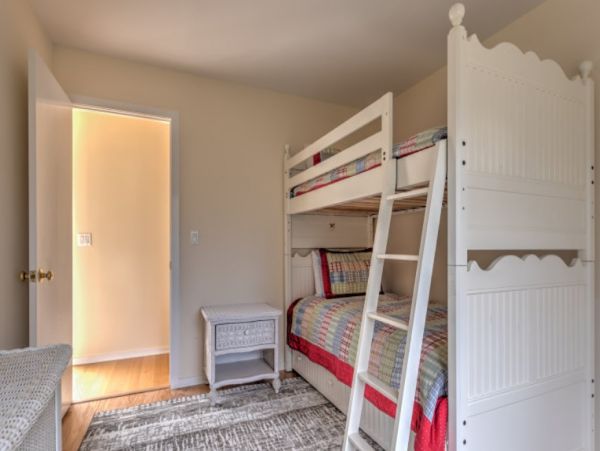 Westhamptons Beach Four Bedroom Vacation Home