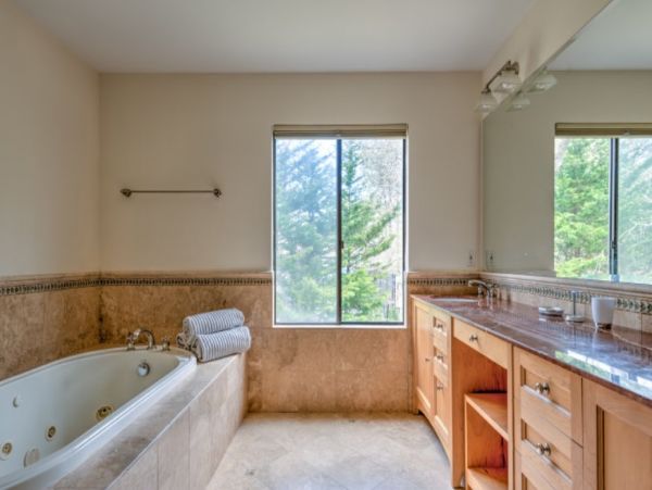 Westhamptons Beach Four Bedroom Vacation Home