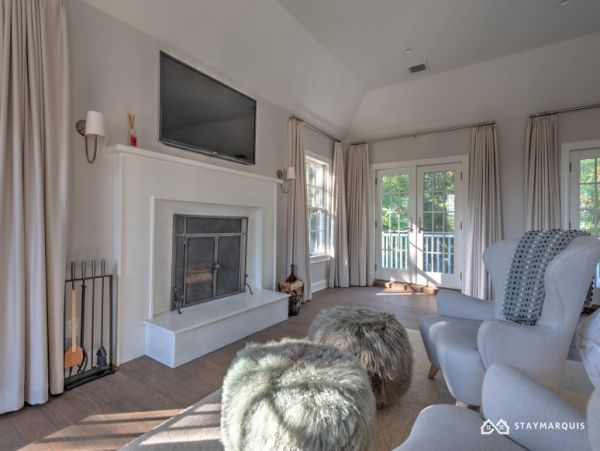 Hamptons Home 1020410