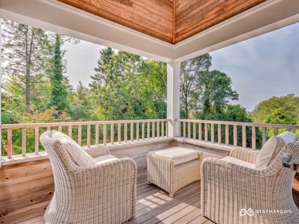 Hamptons Home 1020411