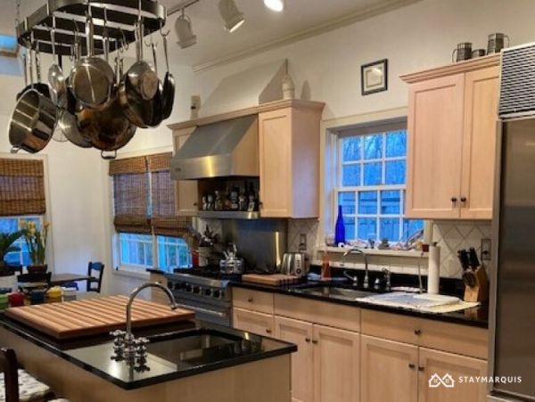Hamptons Home 1020413
