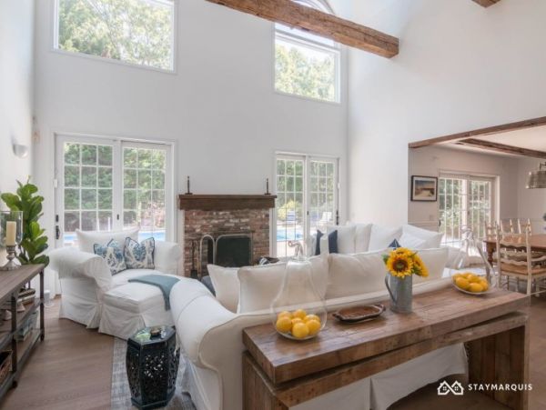 Hamptons Home 1020414