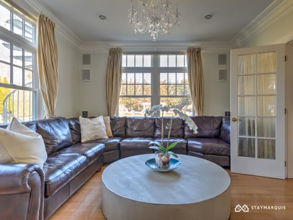 Hamptons Home 1020421