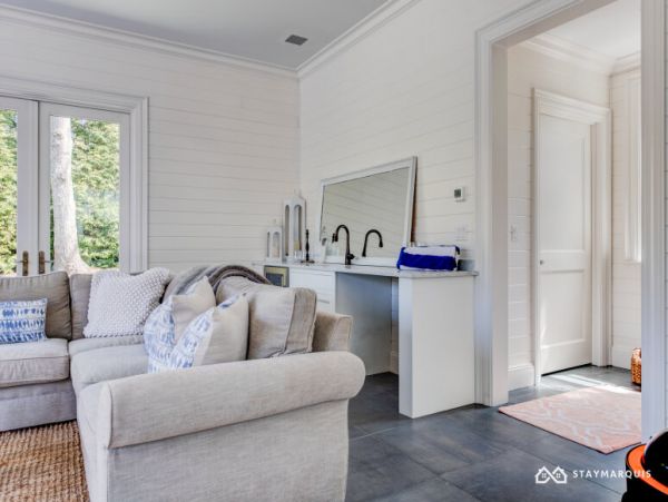 Hamptons Home 1020423
