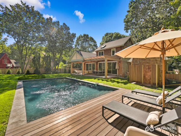 Hamptons Home 1020425