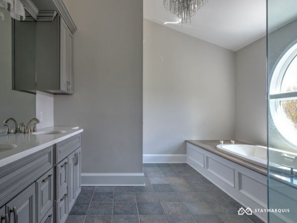 Hamptons Home 1020426