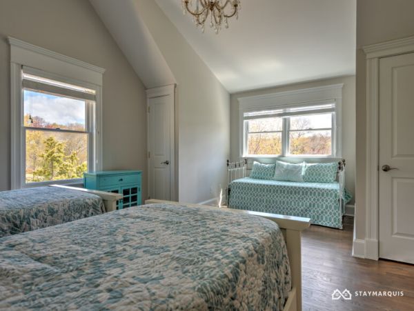 Hamptons Home 1020426