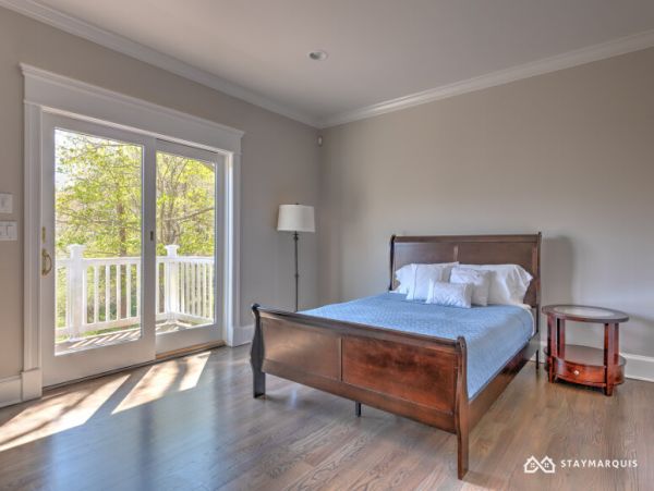 Hamptons Home 1020426