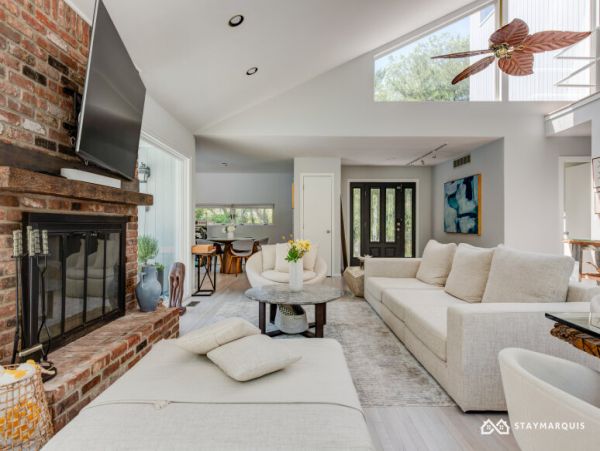 Hamptons Home 1020429