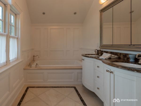 Hamptons Home 1020431