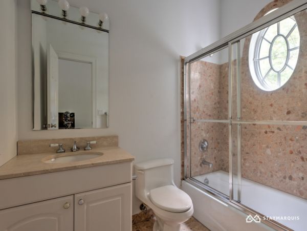 Hamptons Home 1020437