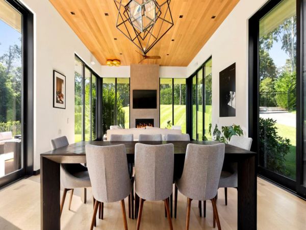 Luxury Five Bedroom Vacation Pool Home in The Hamptons