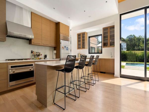 Luxury Five Bedroom Vacation Pool Home in The Hamptons