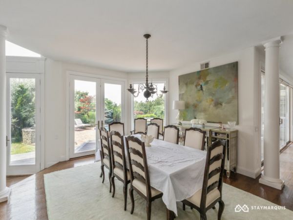 Hamptons Home 1020442