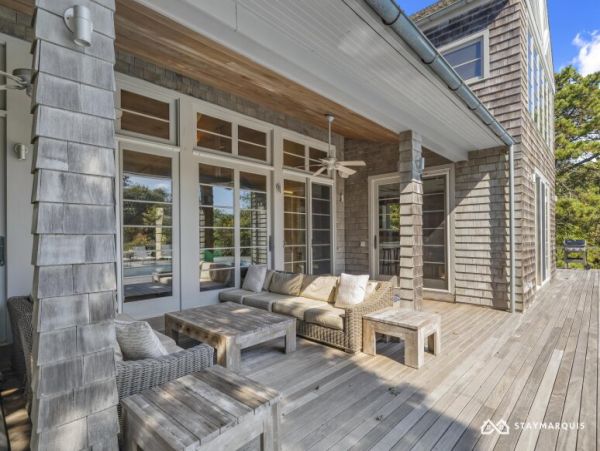 Hamptons Home 1020450