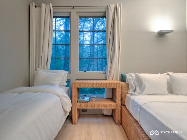 Hamptons Home 1020450