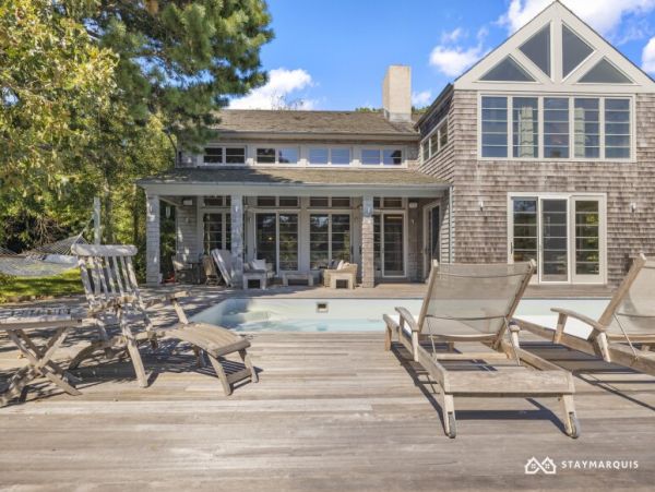 Hamptons Home 1020450
