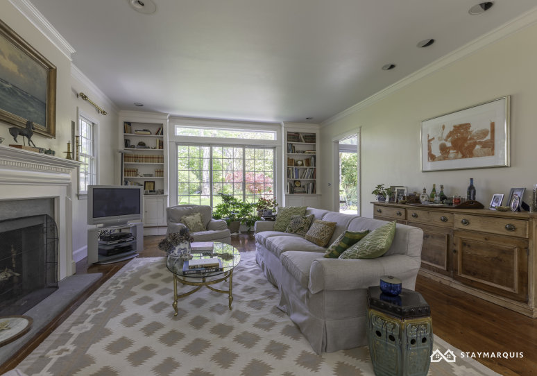 Hamptons Home 1020455