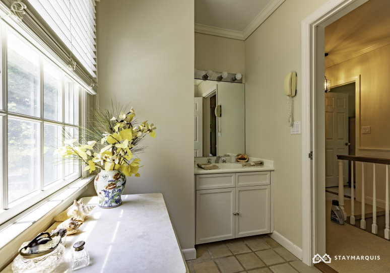 Hamptons Home 1020455