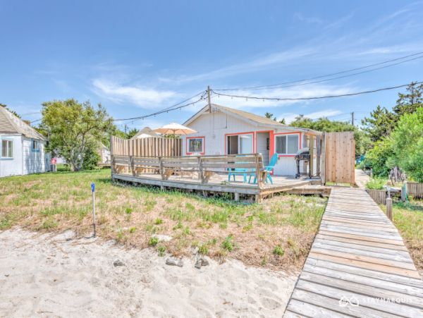 Hamptons Home 1020456