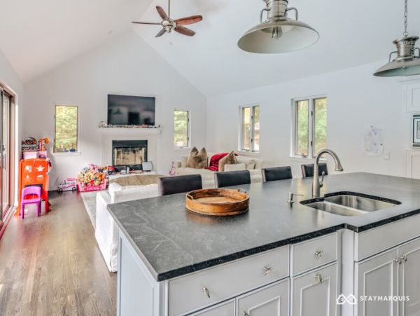 Hamptons Home 1020465