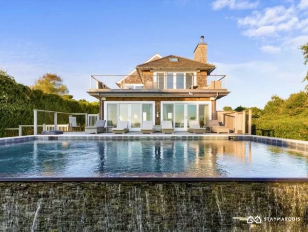 Hamptons Home 1020477