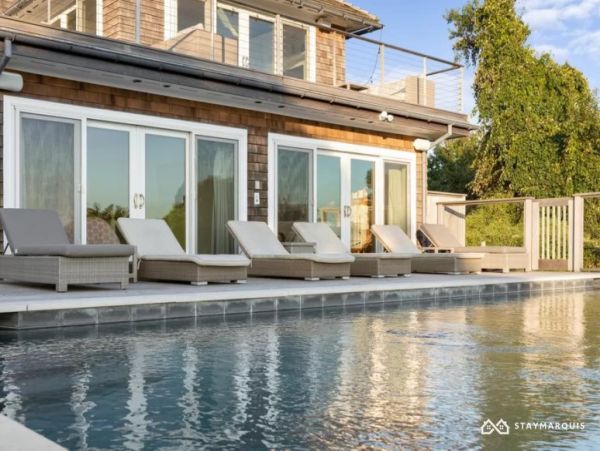 Hamptons Home 1020477