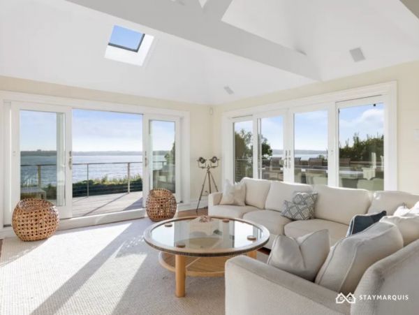Hamptons Home 1020477