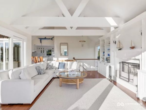 Hamptons Home 1020477